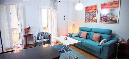 Alameda de Hércules, Gate of Seville center