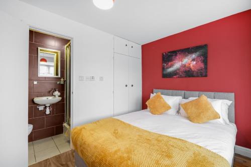 Argyll Rooms Self-Contained Studio with En-Suite near Heathrow