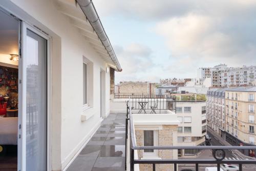 a balcony with a view of a city at Hôtel 31 - Paris Tour Eiffel in Paris
