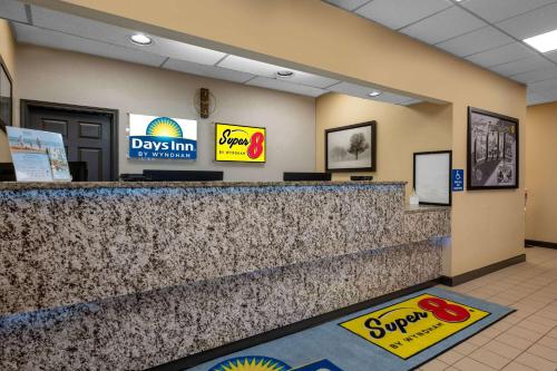Certifikát, hodnocení, plakát nebo jiný dokument vystavený v ubytování Super 8 by Wyndham Perrysburg-Toledo