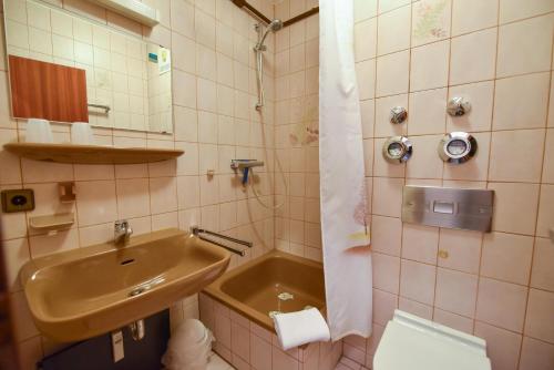 a bathroom with a sink and a toilet at Haus "Jan am Strand" Appartement JAN313 in Döse