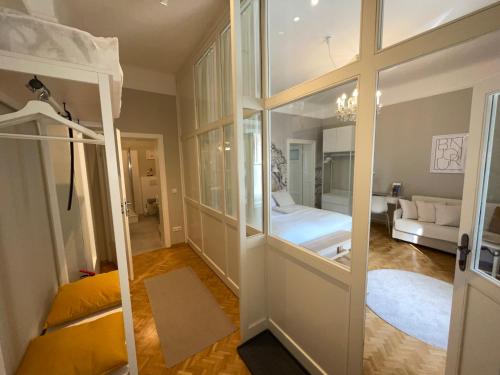 a room with a bunk bed and a room with a bedroom at White Flat by GrazRentals with cool location & free parking in Graz