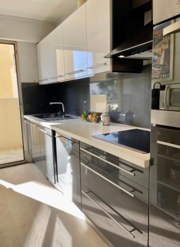 Seafront one bedroom apartment with a terrasse swimming pool and a parking