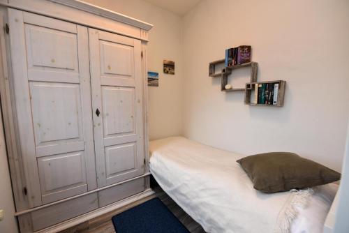 a small bedroom with a bed and a closet at Haus "Najade" Appartement NAJA8 in Döse