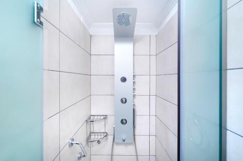 Un baño de Kamelia & Semeli Hotel