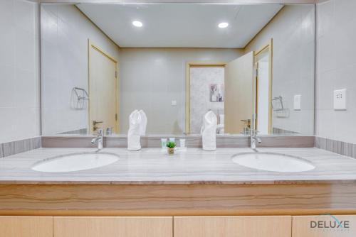 Koupelna v ubytování Elegant 4BR Villa with Assistants Room at Villanova Dubailand vy Deluxe Holiday Homes