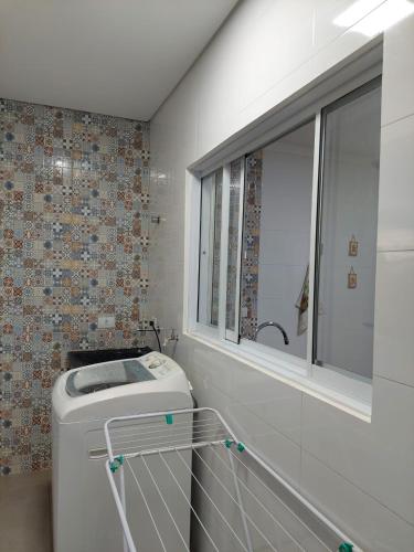 Galeriebild der Unterkunft Ótimo apartamento sobreloja com wifi e estacionamento incluso in Maringá