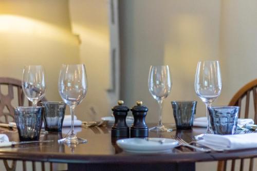 Bebidas en Parva Farmhouse Riverside Guesthouse