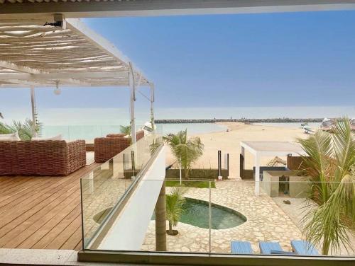 Kolam renang di atau dekat dengan Beach House MIMA