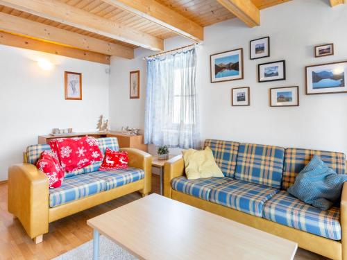 Posezení v ubytování Holiday Home Holiday Hill 64 by Interhome