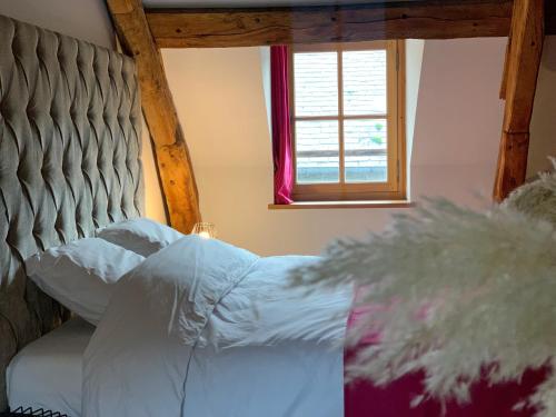 a bedroom with a bed and a window at L'Ecole des Demoiselles in Honfleur