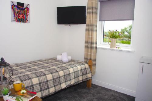 a small bedroom with a bed and a window at Taylor's Rest in Toab