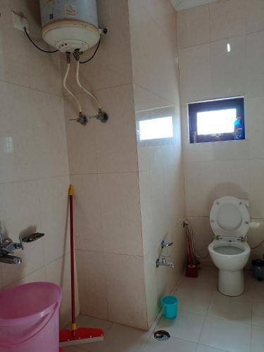 Koupelna v ubytování Bakshi Home Stay