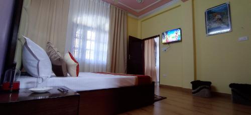 TV a/nebo společenská místnost v ubytování Bakshi Home Stay