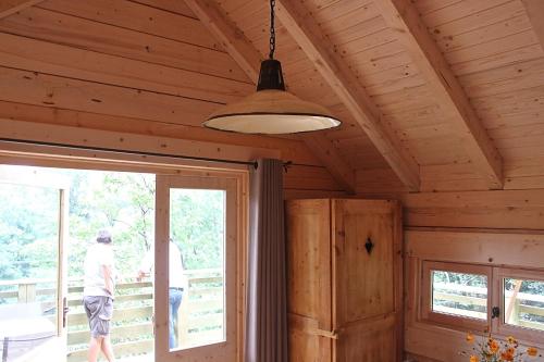 Фотография из галереи Les Cabanes Dans Les Bois Logis Hôtel в городе Villedubert