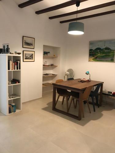 a dining room with a wooden table and chairs at "Aqui se vive bien" in Burriana