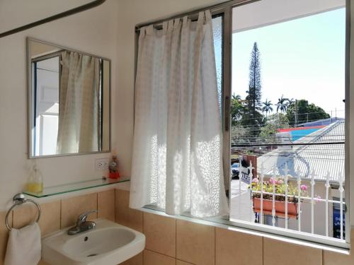 Park View Hotel & Restaurant tesisinde bir banyo