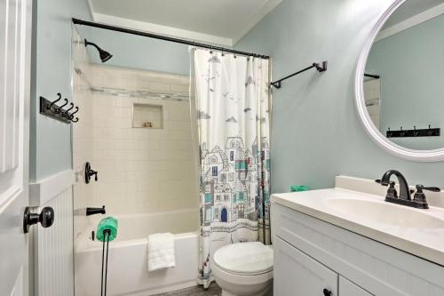 A bathroom at Bright Beach Condo on 50-Acre Hilton Head Resort!