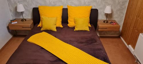 a bedroom with a bed with yellow pillows at Ferienwohnung Halle/Lettin in Halle an der Saale