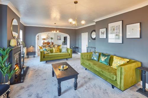 Host & Stay - Regency Mansions Apartment