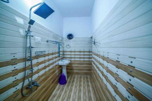 Ένα μπάνιο στο Belljem Homes -your own private resort -6 BHK B