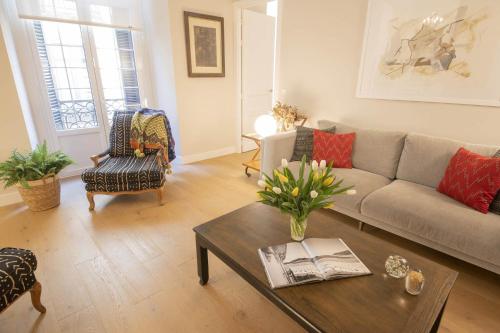 a living room with a couch and a coffee table at MARITXU'S HOME in Donostia-San Sebastián