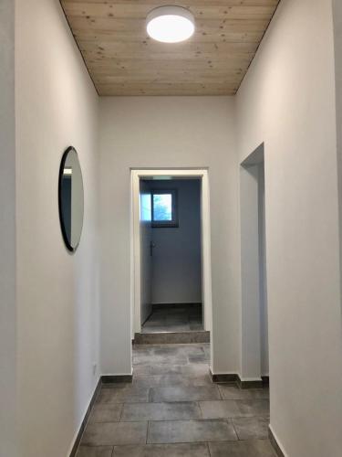 a hallway with a mirror on the wall and a door at Erdgeschoss-Appartement mit Seeblick in Ahrensbök