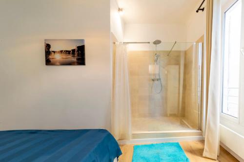 a bathroom with a shower and a bed in a room at BIG Flat - 2 FREE Parking - Virtual Visit ! in Nice