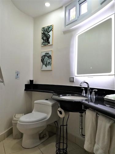 Koupelna v ubytování Alameda Cariari Boutique Hotel