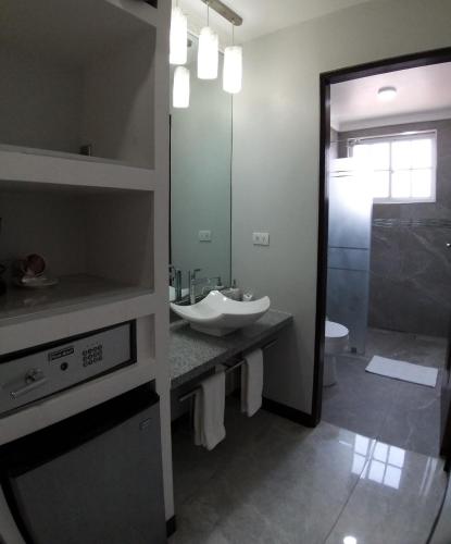 Koupelna v ubytování Alameda Cariari Boutique Hotel