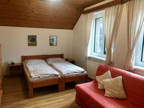 Postel nebo postele na pokoji v ubytování Chalupa Václav Lipno
