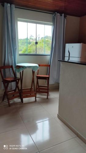 Η κουζίνα ή μικρή κουζίνα στο Suites Cantinho de Minas