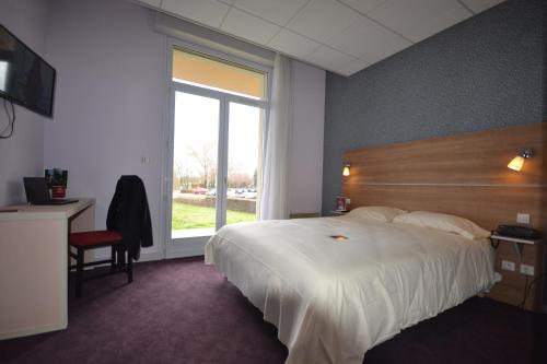 TV a/nebo společenská místnost v ubytování Hotel Agena Hagondange