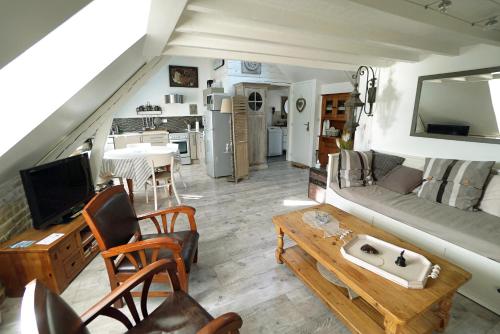 a living room with a couch and a table at La Perle du Chenal in Dieppe