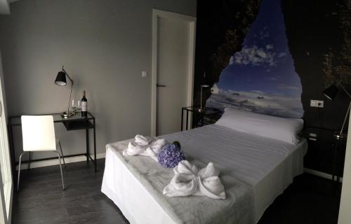 a bedroom with a bed with towels on it at Refugio O Castro in Barreiros