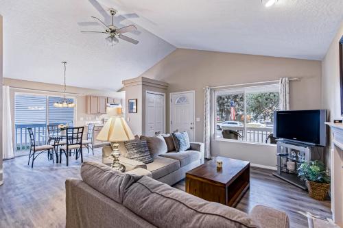 Pine Ave Delight – Photos 3