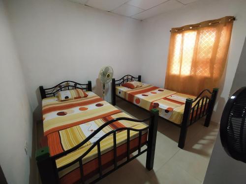 a room with two bunk beds and a window at Apartamento #3 completo en excelente ubicación in Ríohacha