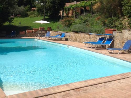 Der Swimmingpool an oder in der Nähe von Il Broglino