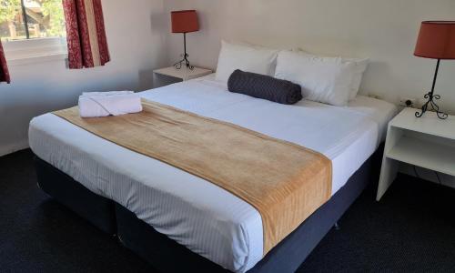 Cama o camas de una habitación en Seaton Arms Motor Inn