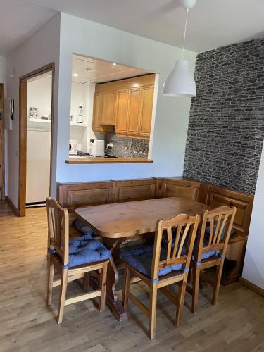 a kitchen and dining room with a wooden table and chairs at Lujo y Confort en Can Taullar in Pla de l'Ermita