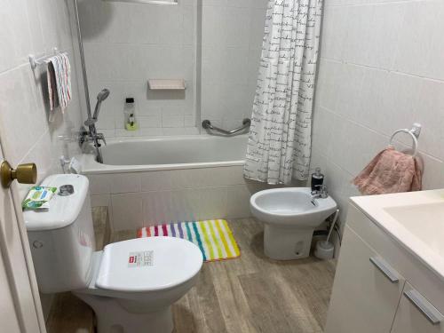 Ванная комната в Hermoso piso/apartamento amueblado patraix Valencia.