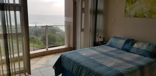 A bed or beds in a room at 10 Seahorse, Scottburgh