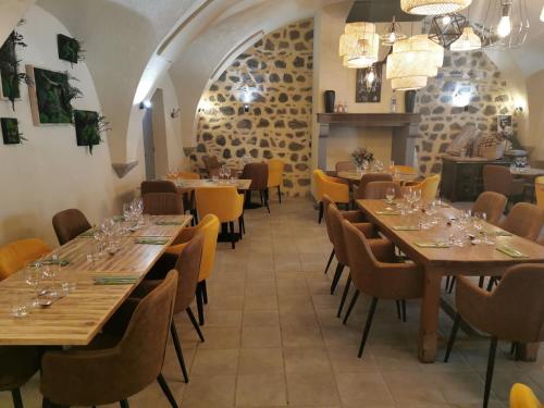En restaurang eller annat matställe på Auberge de la Loue