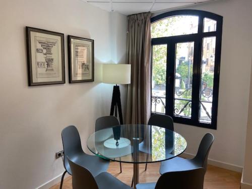 Gallery image of Apartamentos Avenida in Seville
