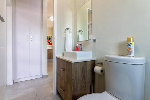 Ένα μπάνιο στο Alimama Spaces: The Thando's Kyalami Woods