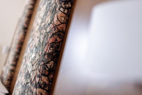 a close up of a tattoo on a tie at Hotel Garni Toscanina - Adults Only in Bad Radkersburg