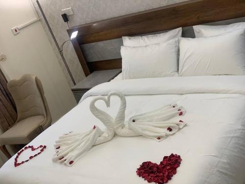 מיטה או מיטות בחדר ב-Al-Zaitoon Hotel and Restaurant فندق ومطعم الزيتون
