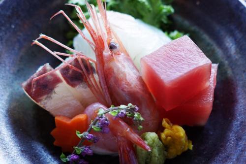 ホテルの敷地内または近くでの食事または食べ物