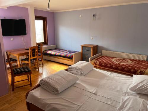 Rúm í herbergi á Apartments and Rooms Vicko