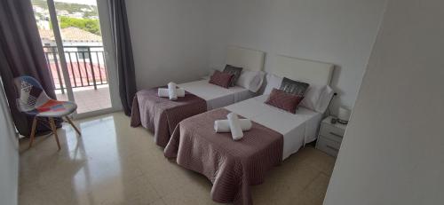 Ένα ή περισσότερα κρεβάτια σε δωμάτιο στο Hostal Noray
